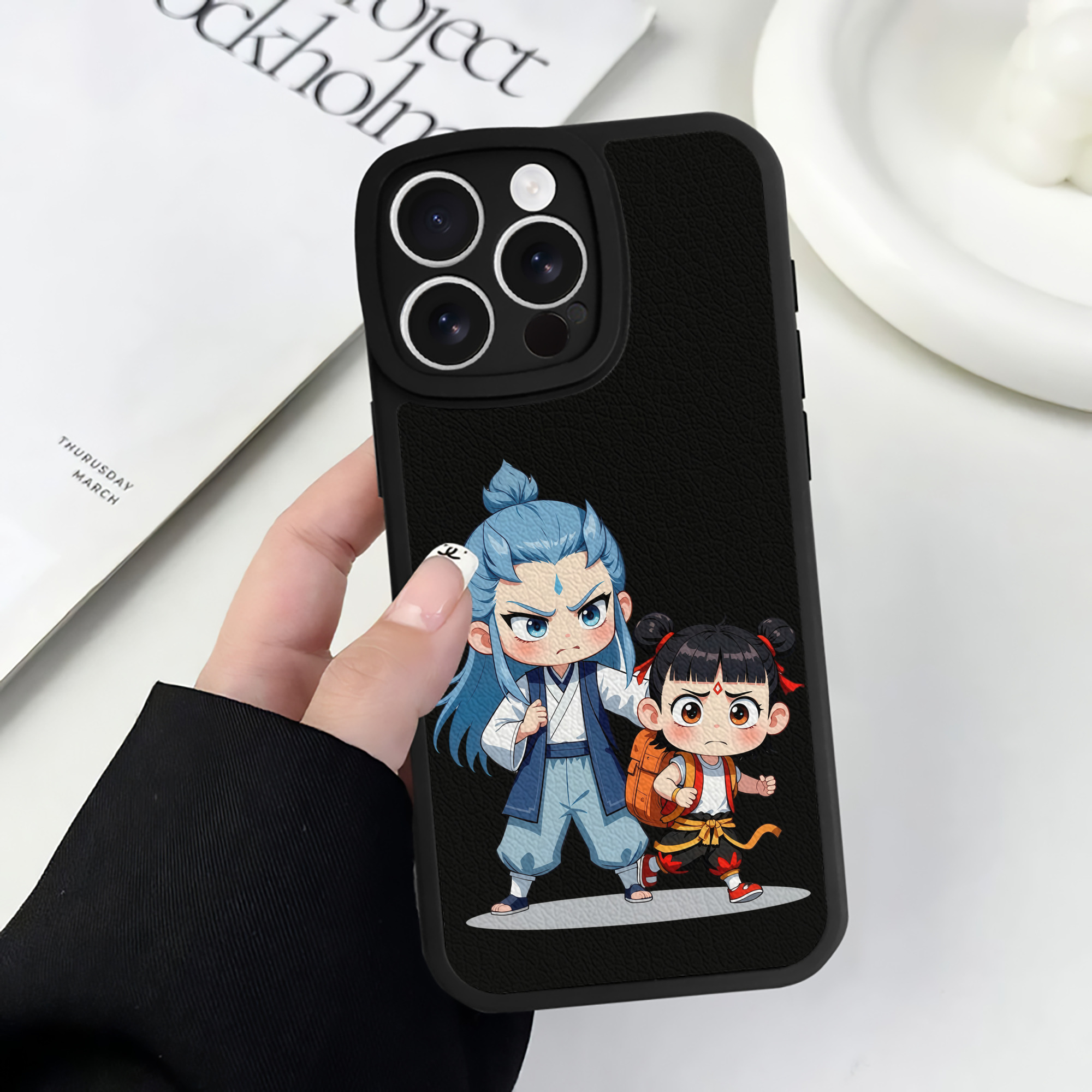 （画像用） Ne Zha 2 ナタ 魔童の大暴れ 【iPhone 16シリーズ対応】シリコンスマホケース（レザー調） 材質：シリコン